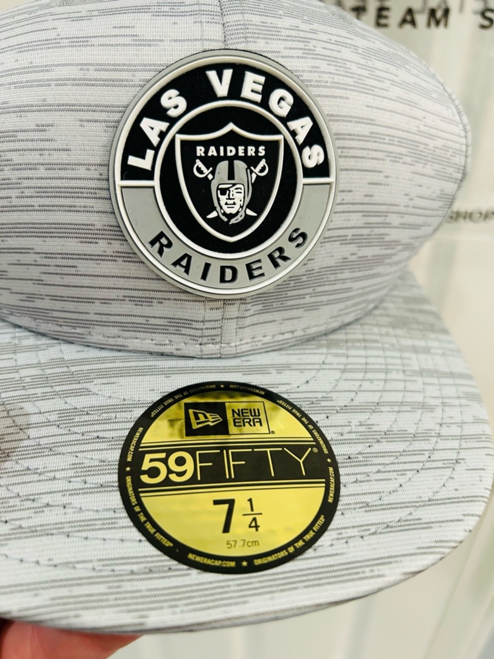 NWT Las Vegas Raiders New Era 59FIFTY Fitted Hat 7 1/4 Grey 2020 Sideline